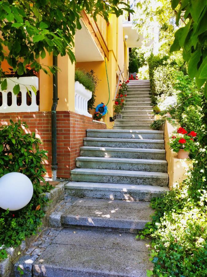 Mediterran-Skandinavisch - Outdoorwhirlpool Ganzjaehrig Burgthann Exterior foto