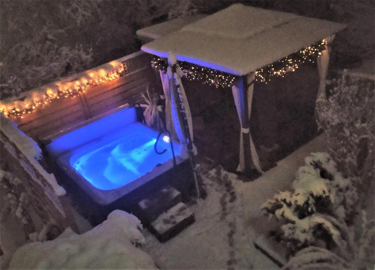 Mediterran-Skandinavisch - Outdoorwhirlpool Ganzjaehrig Burgthann Exterior foto